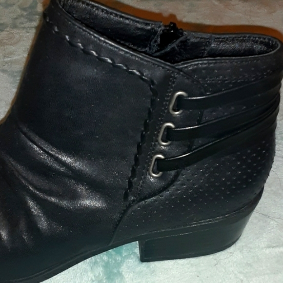 Baretraps black Gineva boot w/ western ruching NWOT: size 9 - Picture 4 of 9